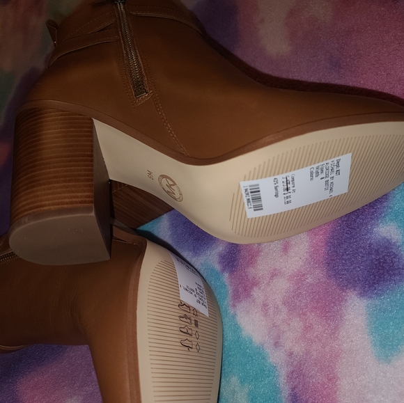 Micheal Kors Booties - Picture 5 of 16